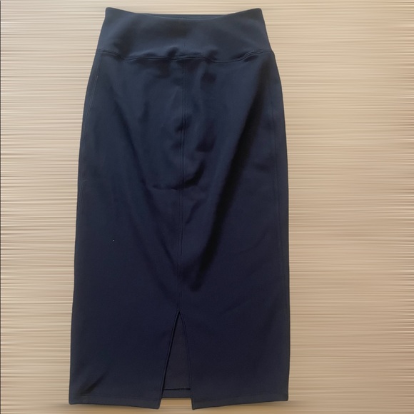 Lululemon Like New Ribbed Pencil Skirt with Pockets - Picture 2 of 2